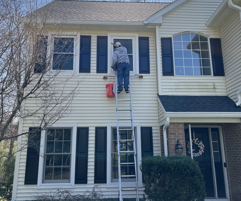 Sealing the exterior ogf the window with OSI Quad Max
